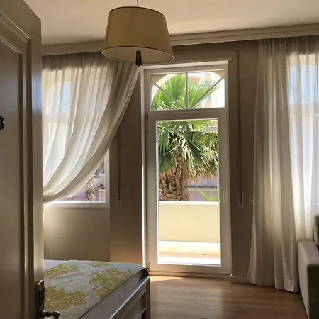 מלון Amfiteatri Boutique