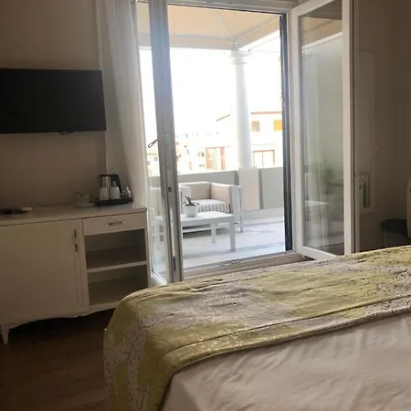 מלון Amfiteatri Boutique 4*