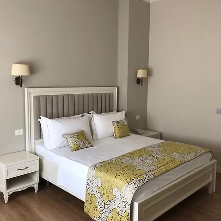 מלון Amfiteatri Boutique 4*