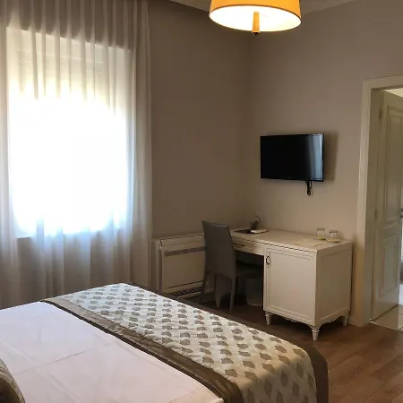 Amfiteatri Boutique דורס