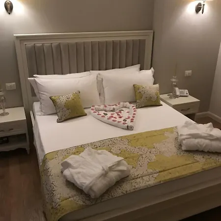מלון Amfiteatri Boutique 4*