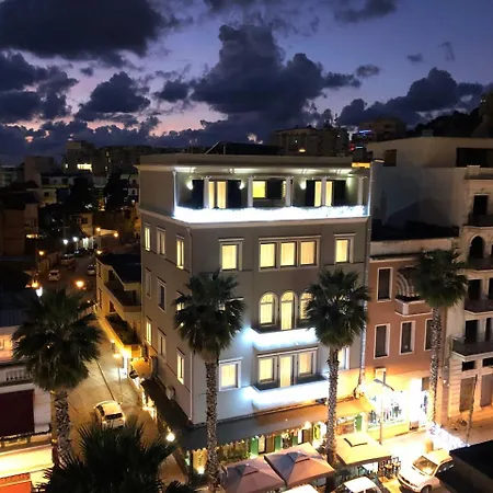 Hotel Amfiteatri Boutique 4*