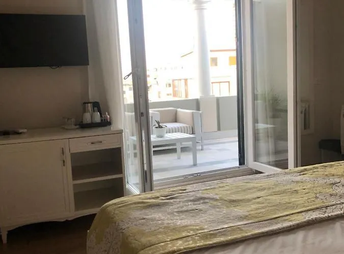 Hotel Amfiteatri Boutique 4*