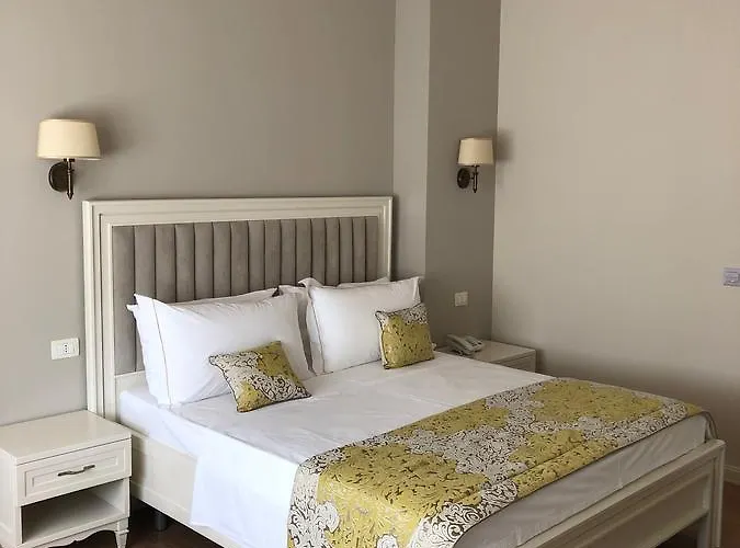 Hotel Amfiteatri Boutique 4*