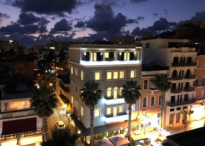 Hotel Amfiteatri Boutique 4*